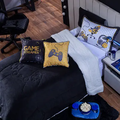 Kit Coberdrom Game Streamer Preto c/ Almofadas Solteiro 04 Peças - Dupla Face Sherpa e Mantinha