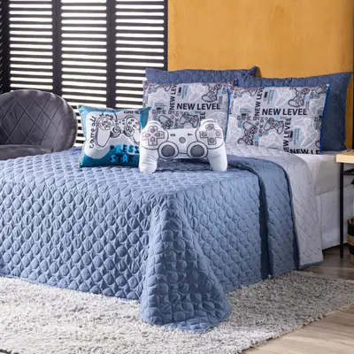 Kit Cobre Leito Colcha SOLTEIRO Game Start Azul com Almofadas Estampadas 05 Peças - Dupla Face Percal 300 Fios Matelado