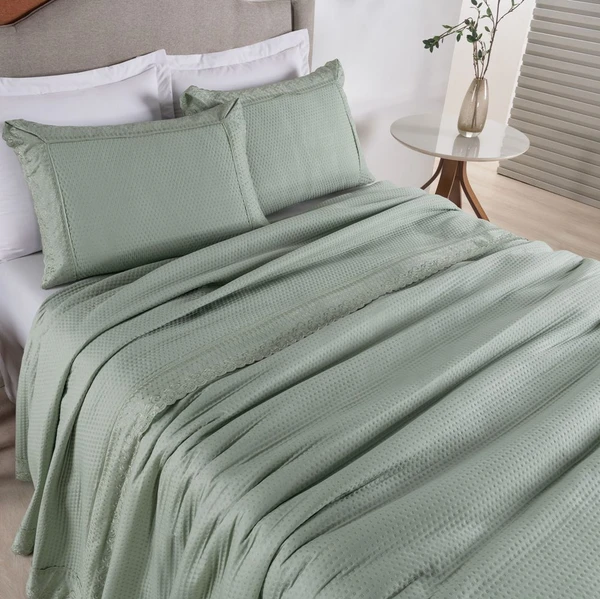 Colcha Queen Home Paris com Bordado Inglês Micropercal 300 Fios Toque de Algodão 3 Peças - Verde - 100% Poliéster